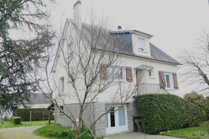 Detached House with Landscaped Garden and View