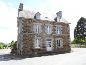 Detached Manor House Style Property with Garden