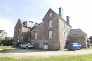 Main House and Guest Gite in Landscaped Gardens