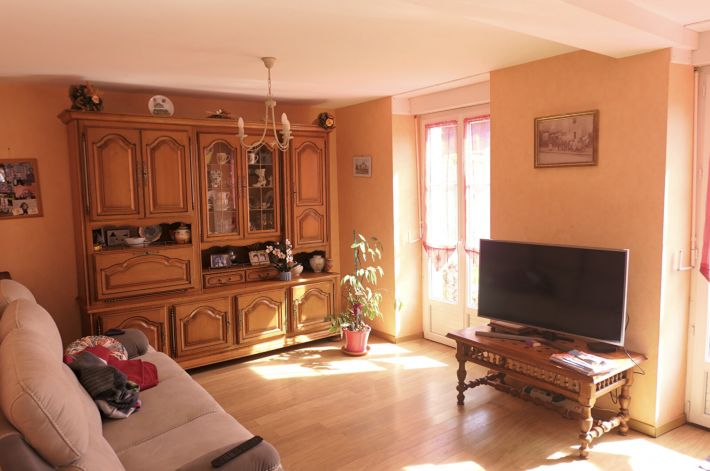 Main House and Guest Gite in Landscaped Gardens