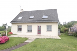 Modern Detached House with Garden