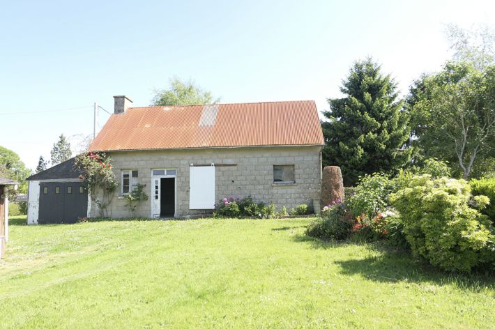 Detached Country House with Outbuilding