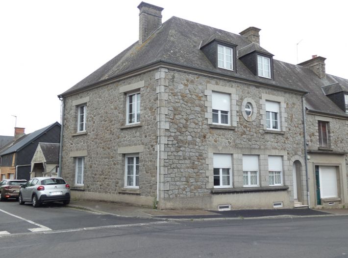 Large House with Garden on Corner Plot