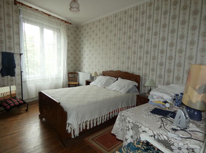 Large House with Garden on Corner Plot