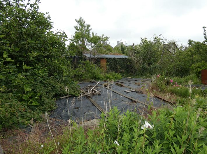 Large House with Garden on Corner Plot