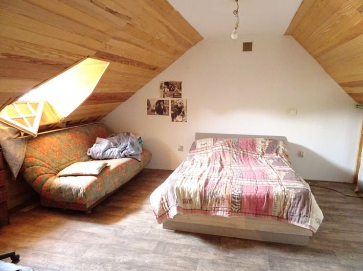 Traditional House with Outbuilding and Lovely Garden