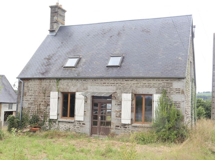 Detached House to Renovate with Outbuilding