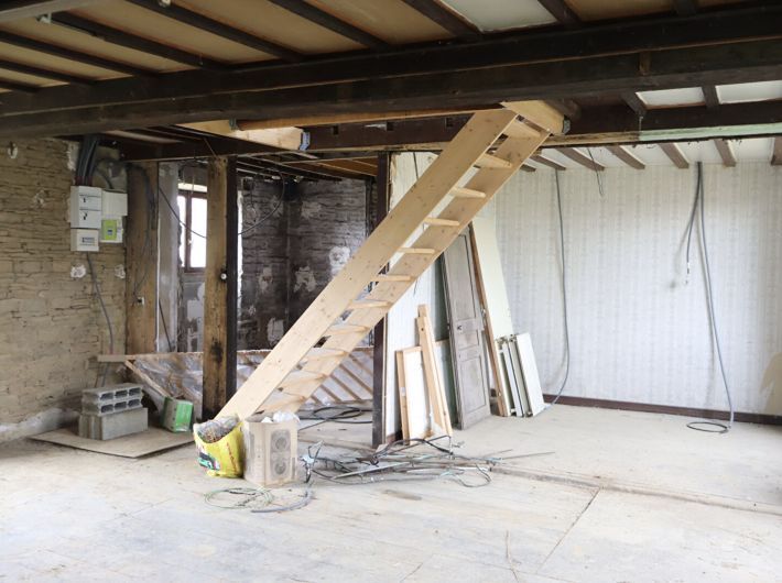 Detached House to Renovate with Outbuilding