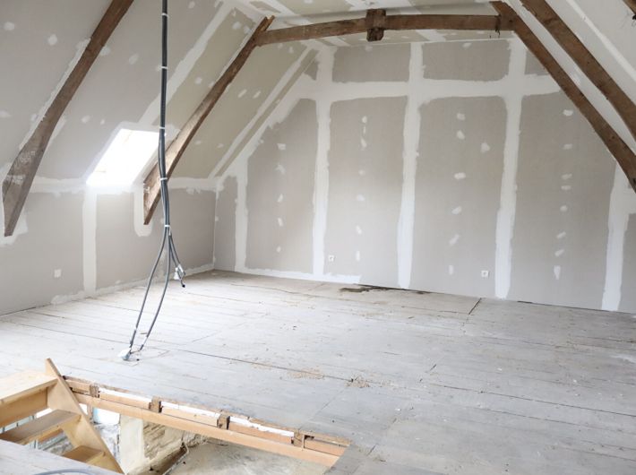 Detached House to Renovate with Outbuilding