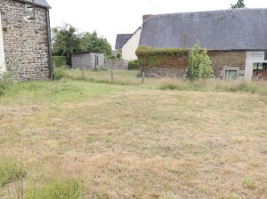 Detached House to Renovate with Outbuilding
