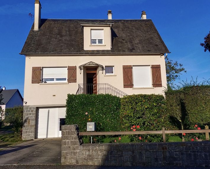 Detached House with Landscaped Garden