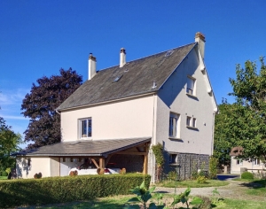 Detached House with Landscaped Garden