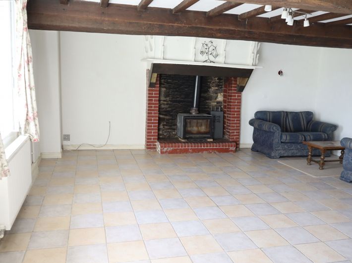 Detached Country House with Outbuilding