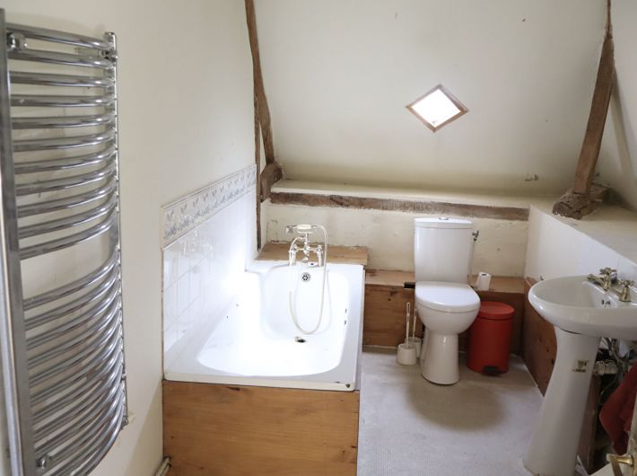 Detached Country House with Outbuilding