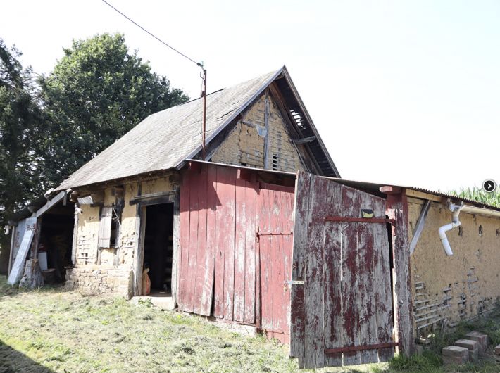 Detached Country House with Outbuilding