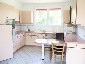 Detached House with Garden and Outbuilding