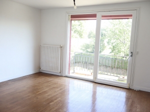 Detached House with Garden and Outbuilding