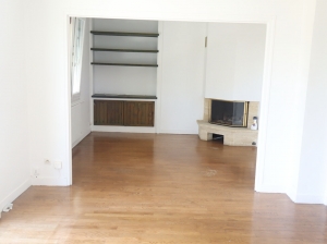 Detached House with Garden and Outbuilding