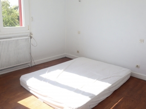 Detached House with Garden and Outbuilding