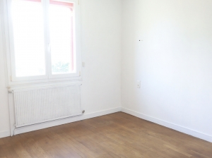 Detached House with Garden and Outbuilding