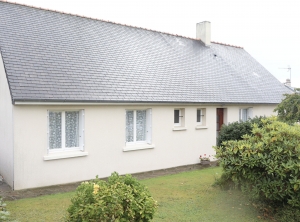 Modern Detached House with Garden