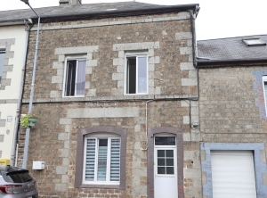 Town House with Neat Courtyard Garden
