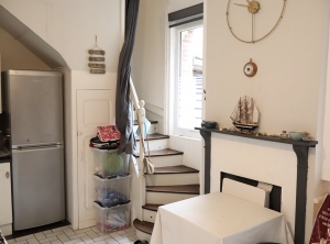 Town House with Neat Courtyard Garden