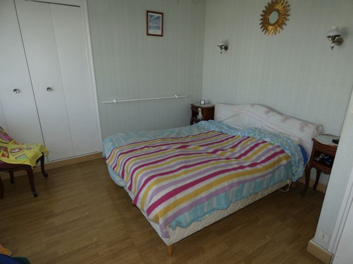 Contemporary Detached House with Garden