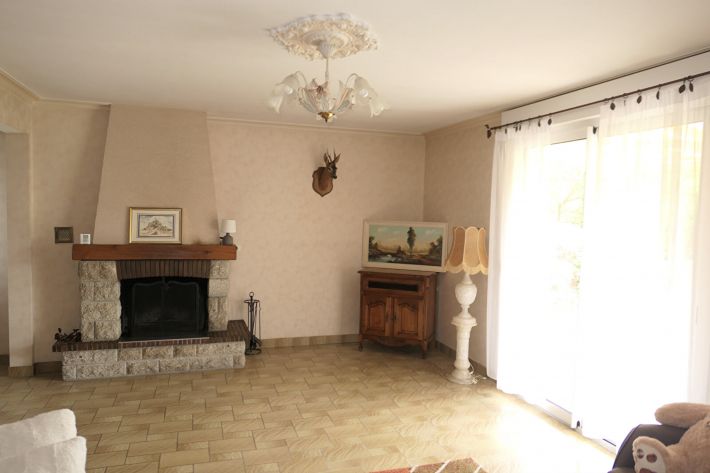 Detached House with Landscaped Garden