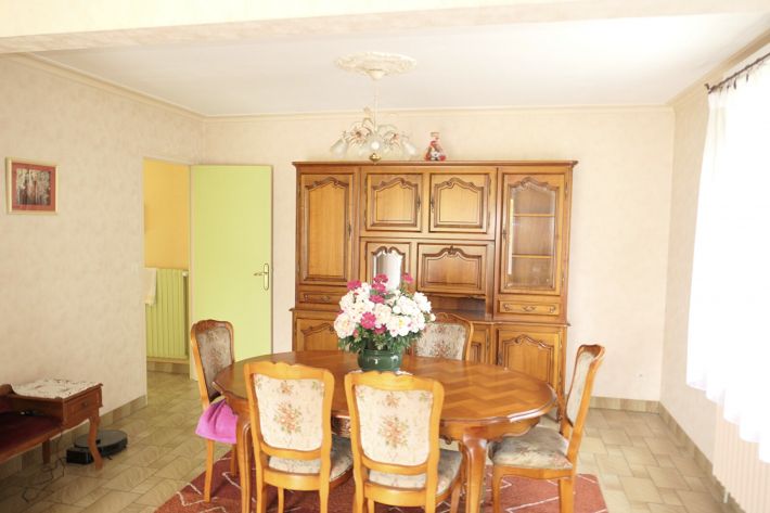 Detached House with Landscaped Garden