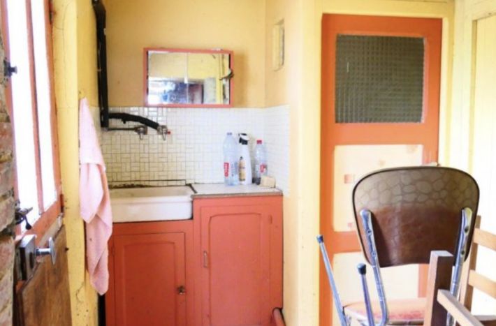 Huge Farm House for Further Renovation