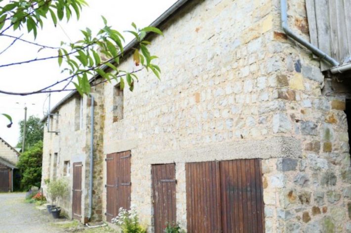 Huge Farm House for Further Renovation