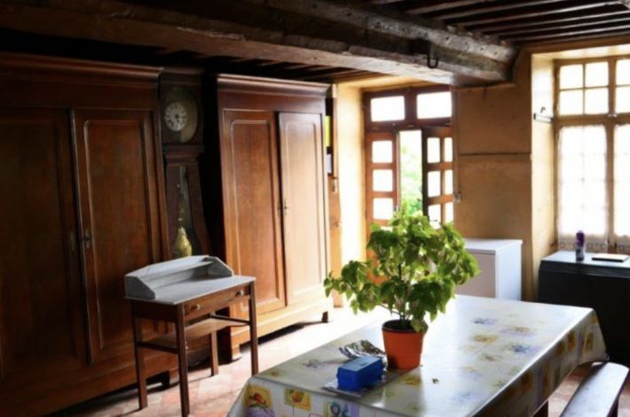 Huge Farm House for Further Renovation