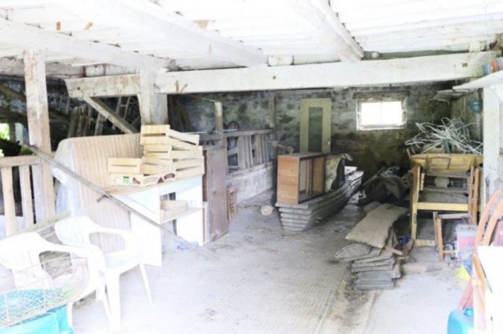 Huge Farm House for Further Renovation