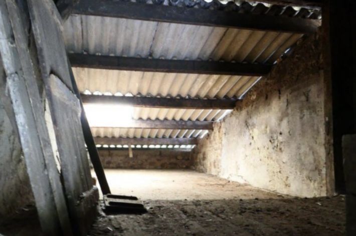 Huge Farm House for Further Renovation