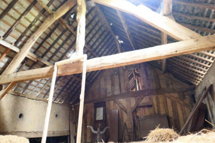 Huge Farm House for Further Renovation