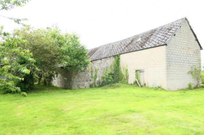 Huge Farm House for Further Renovation