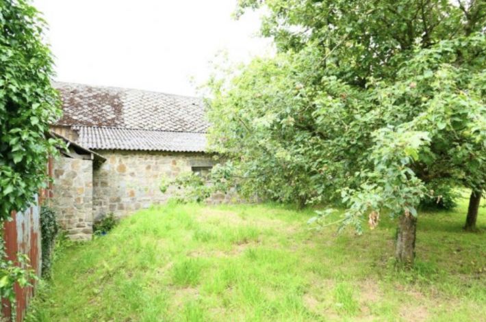 Huge Farm House for Further Renovation