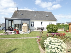 Lovely Detached Country House with Conservatory and Garden