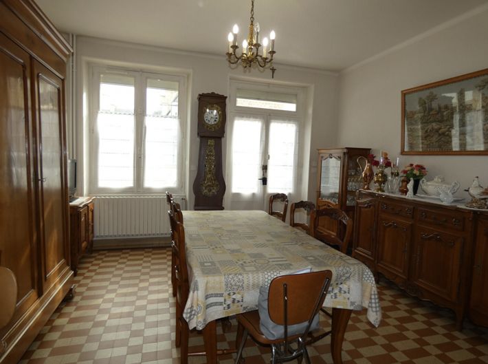 Town House in Good Order with Small Garden