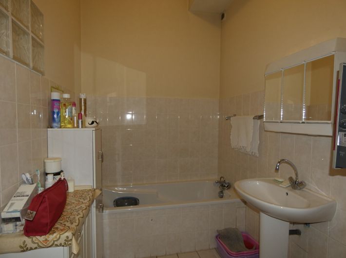 Town House in Good Order with Small Garden