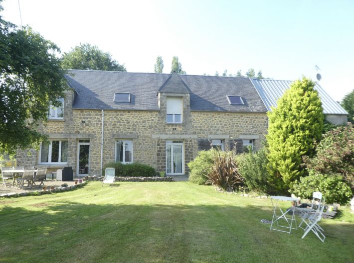 Detached Country House with Landscaped Garden