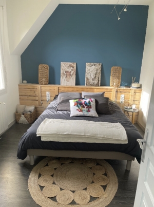 Detached Country House with Landscaped Garden