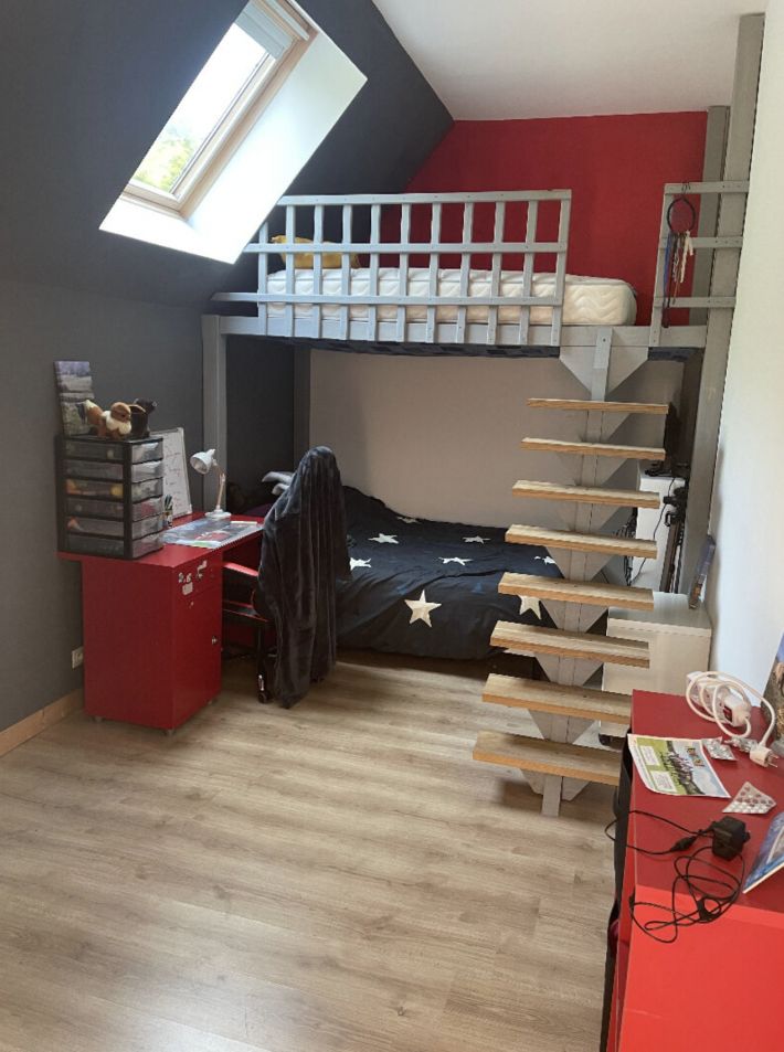 Detached Country House with Landscaped Garden