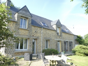 Detached Country House with Landscaped Garden