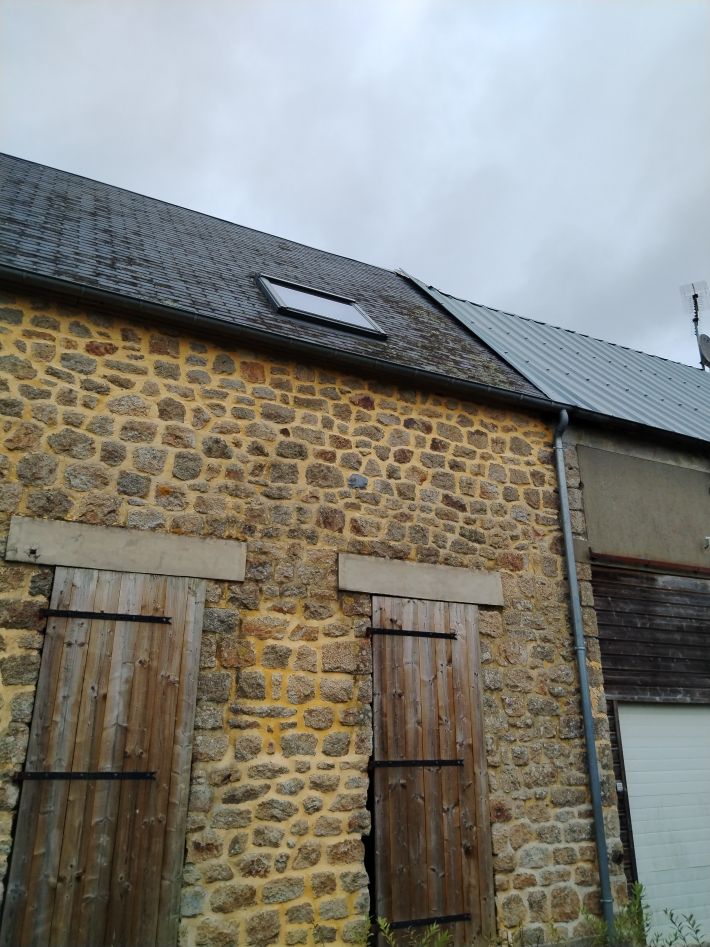 Detached Country House with Landscaped Garden