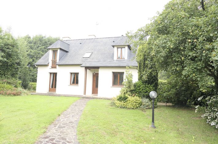 Detached Country House with Landscaped Garden