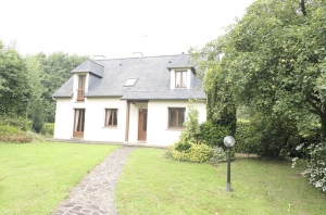 Detached Country House with Landscaped Garden