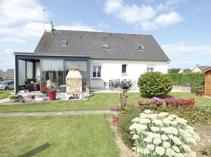 Detached House with Landscaped Garden