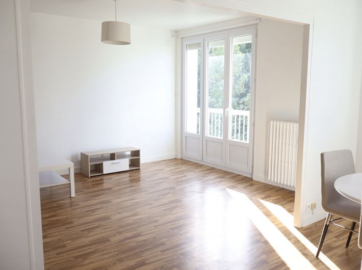 Forth Floor Apartment with Balcony